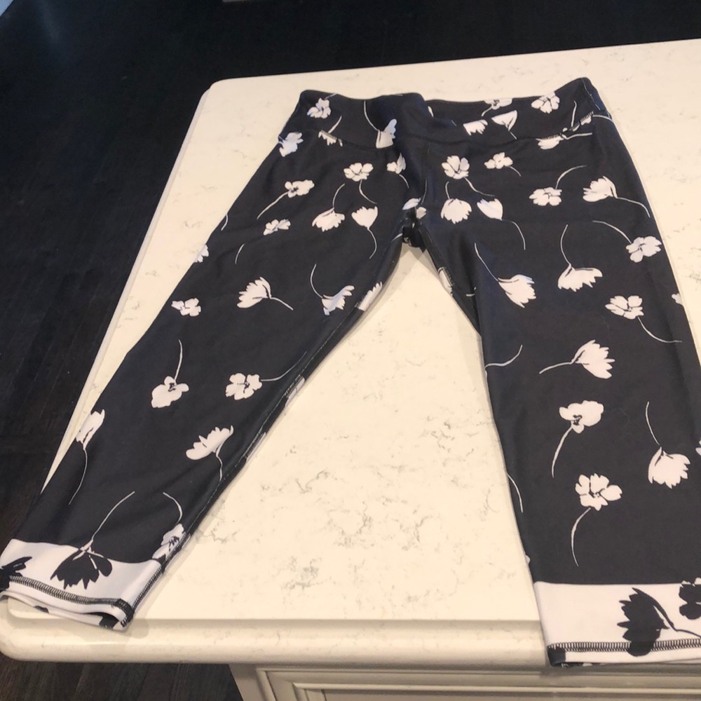 Fabletics active wear Capri work out leggings